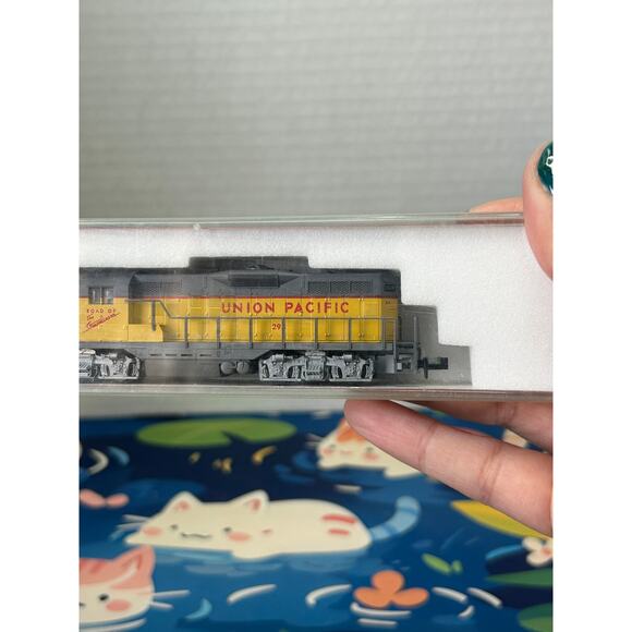 ATLAS N SCALE LOCOMOTIVE #298 GP-9 #4337 UNION PACIFIC - Picture 7 of 11